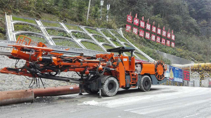 中鐵工程裝備三臂鑿巖臺車順利抵達(dá)黔張常鐵路武陵山隧道